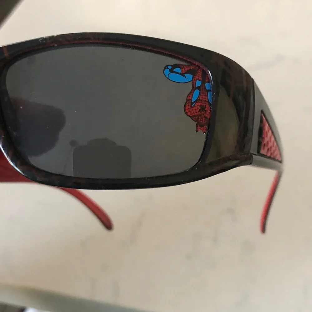 Marvel Kids Sunglasses - Black and Red